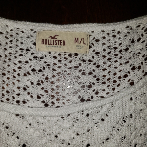 ❤Peekaboo Hollister Sweater (Juniors) - Picture 2 of 5